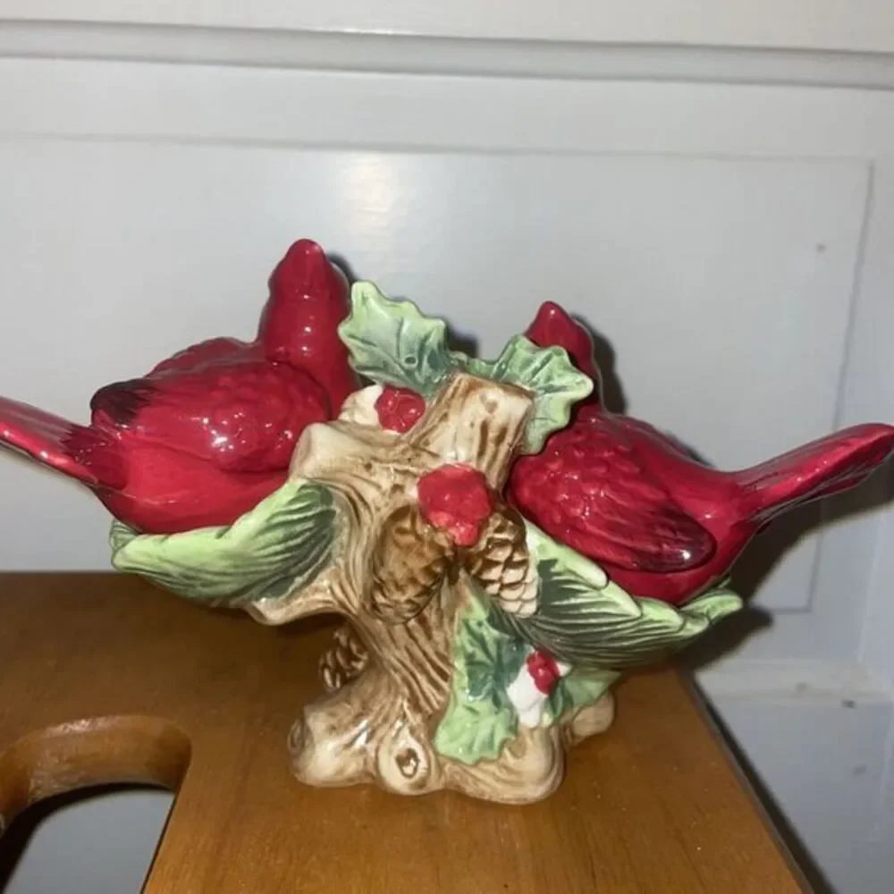 Red Cardinal‎ Salt And Paper Shakers In Holly Leaf Stand